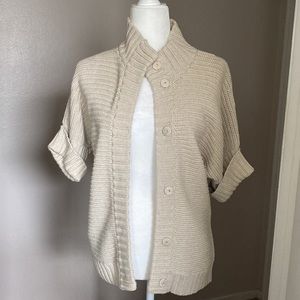 ❌SOLD❌ EUC Banana Republic Button Cream Sweater. Size XS.